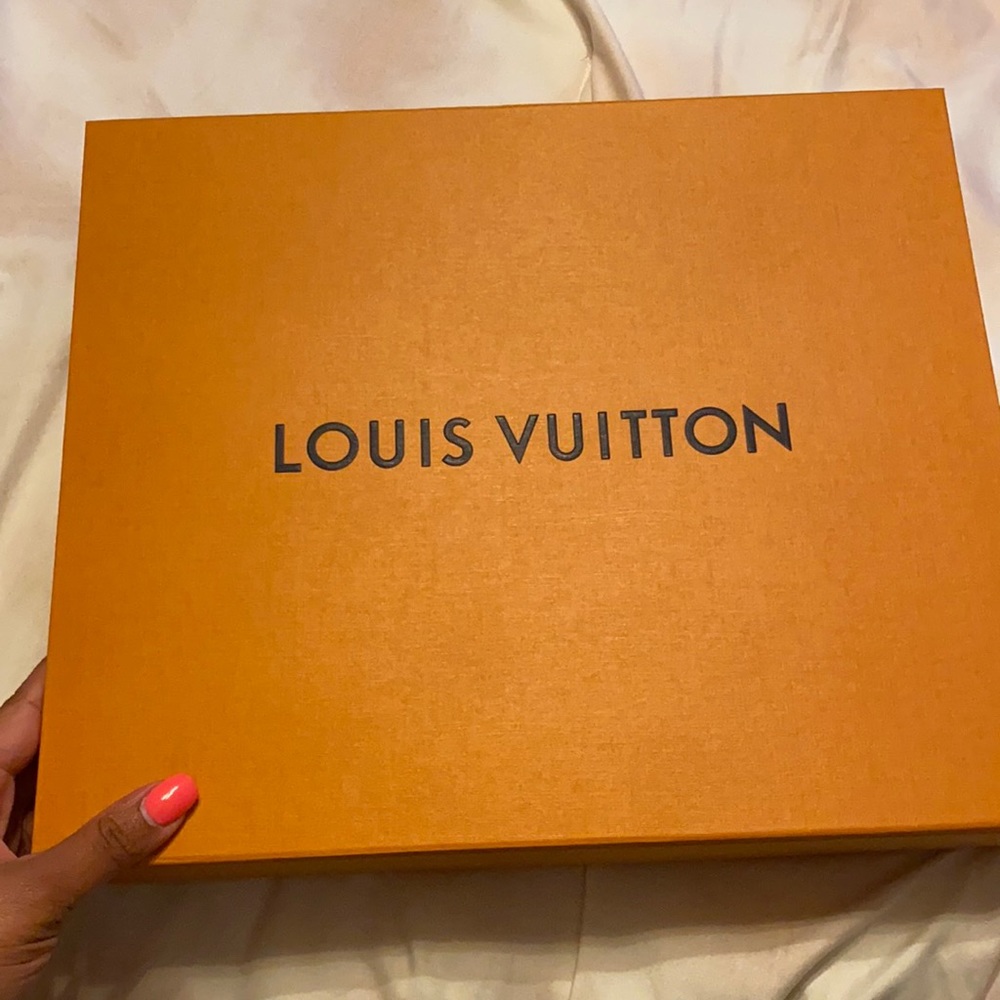 BRAND NEW LV Monogram Toiletry Pouch 26